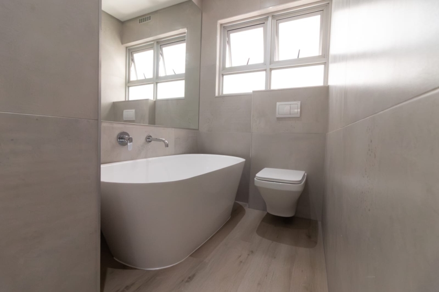 3 Bedroom Property for Sale in Sea Point Western Cape